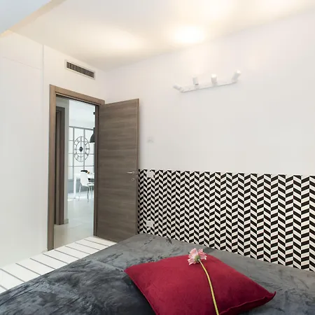 Skytower - The Right Space * Rom